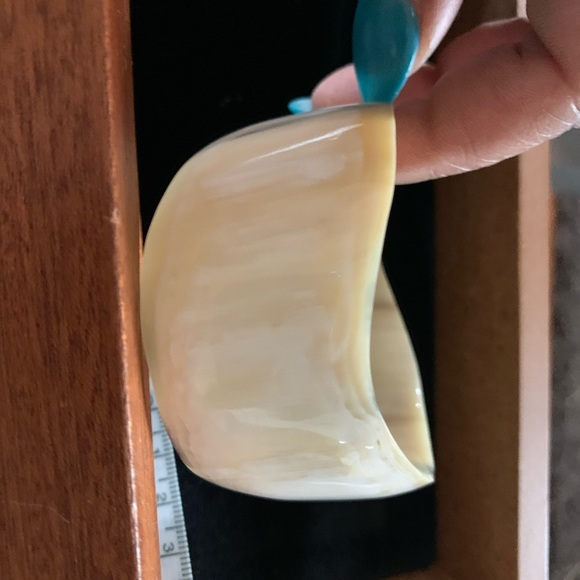 Natural Buffalo Horn and Bone asymmetric bracelet. - Picture 2 of 5